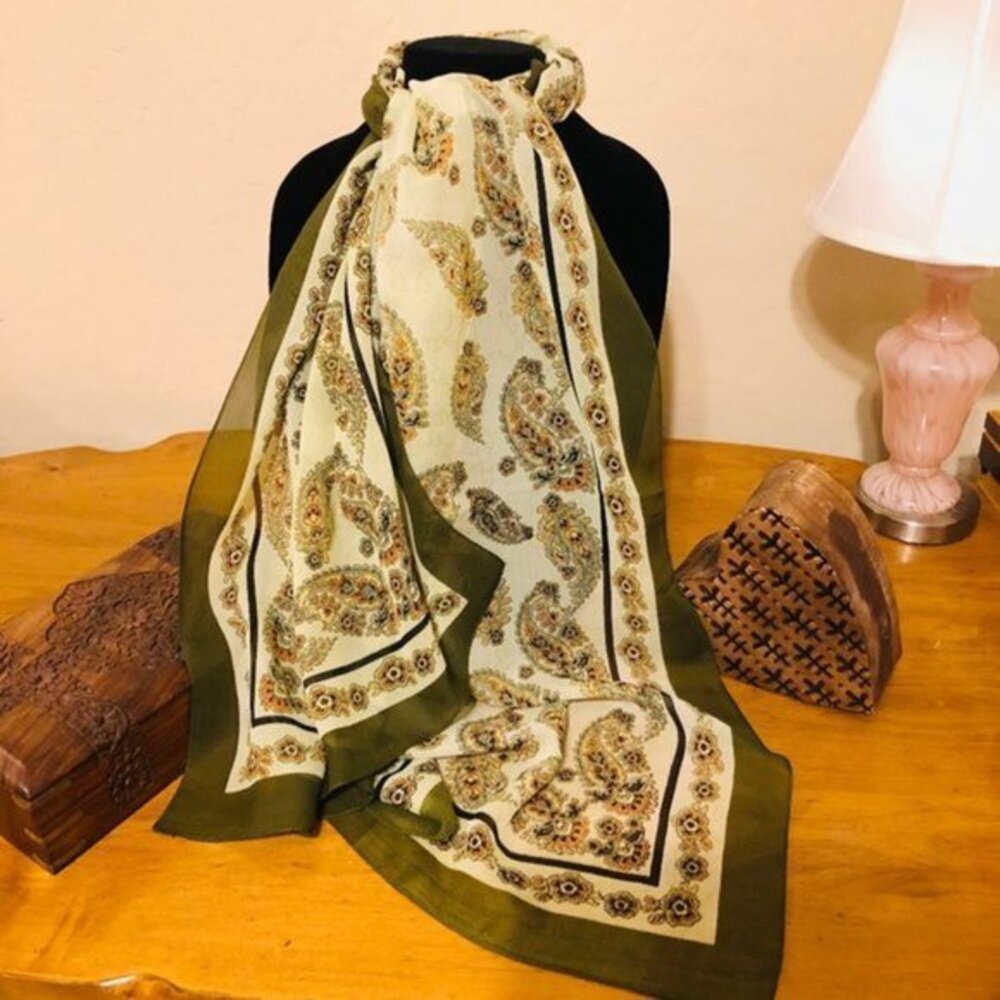 NWT Paisley and Floral Lightweight Scarf